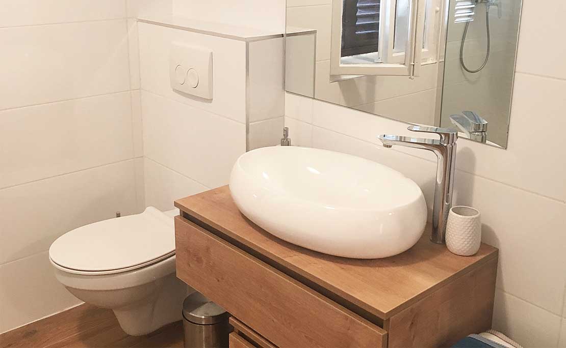 2 bathrooms, and a toilet with a washing machine.